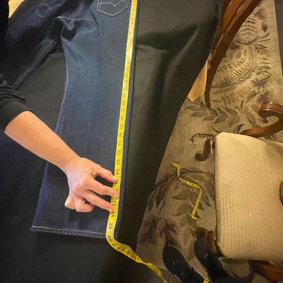 501 Levi Strauss and Company  Jeans. W38 L 32 - Picture 5 of 9